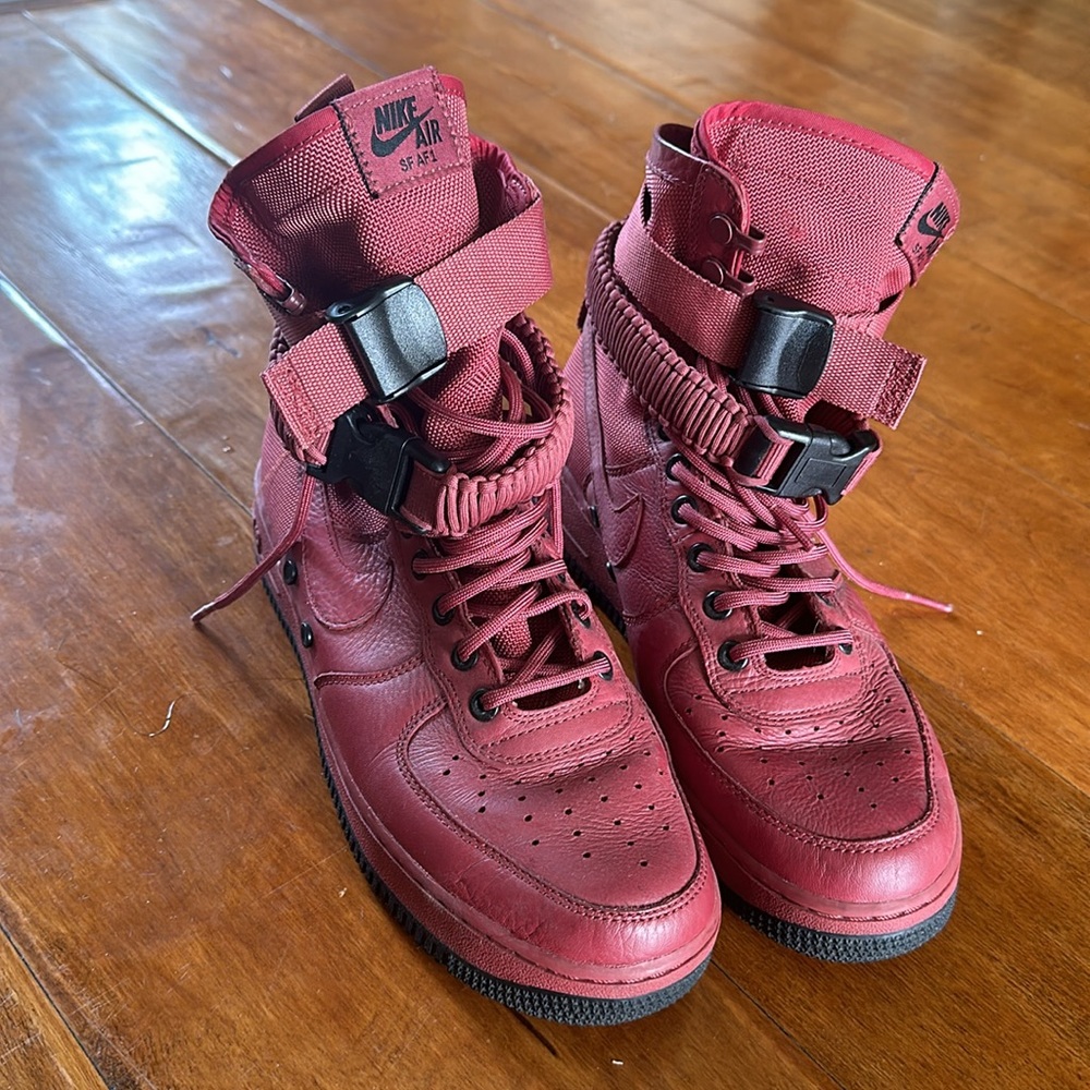 NIKE HIGH TOP SFAF1